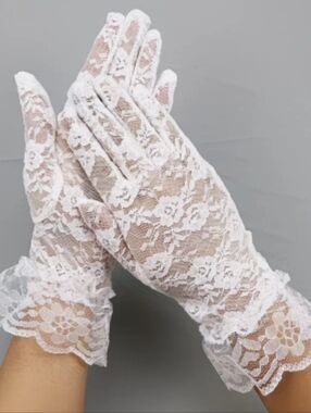 White Floral Lace Wrist Length Gloves W/Ruffle Cuff (OS)